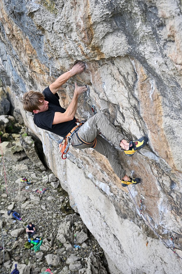 Kieran Forrest on the fourth ascent of Liquid Ambar 8c+.  © Ray Wood