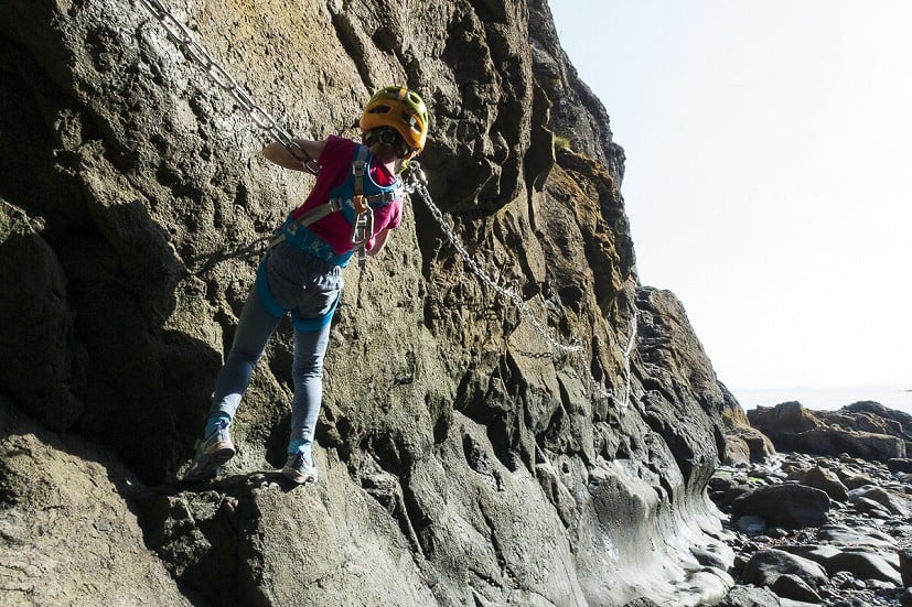 The long low-level traverse at the eastern end of the Chain Walk  © Dan Bailey