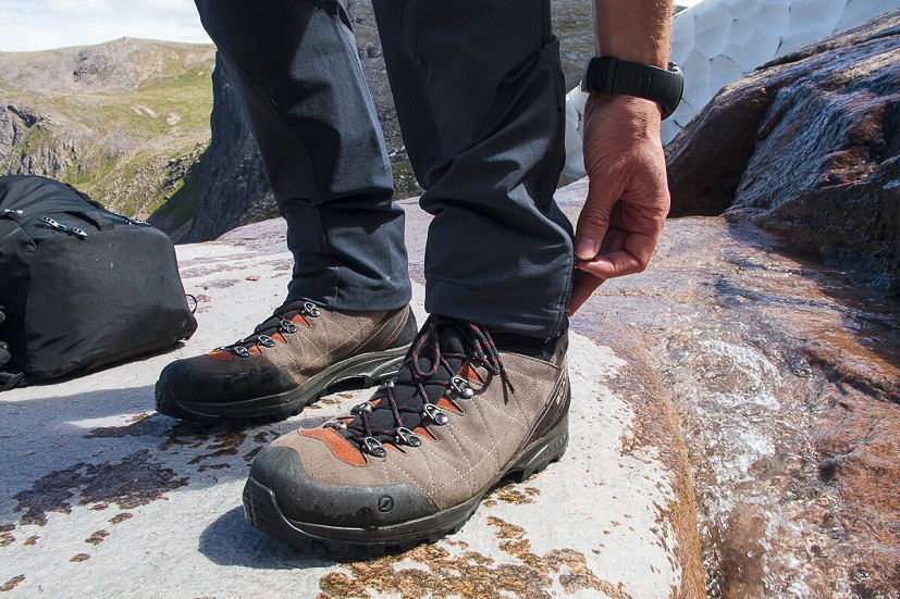 A zipped gusset accommodates boots without sacrificing a close fit on the lower leg    © Dan Bailey
