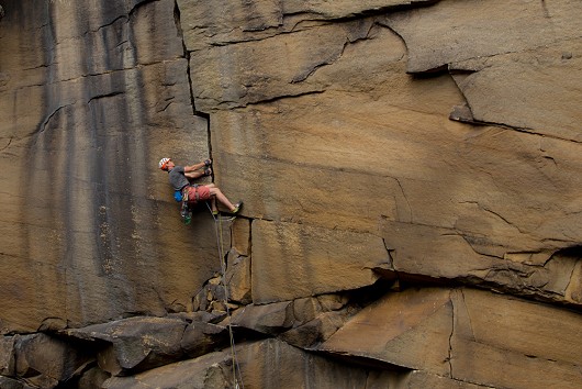 Blind Ambition: Jesse Dufton on his non-sight lead of Forked Lightening Crack at Heptonstall  © Molly Dufton