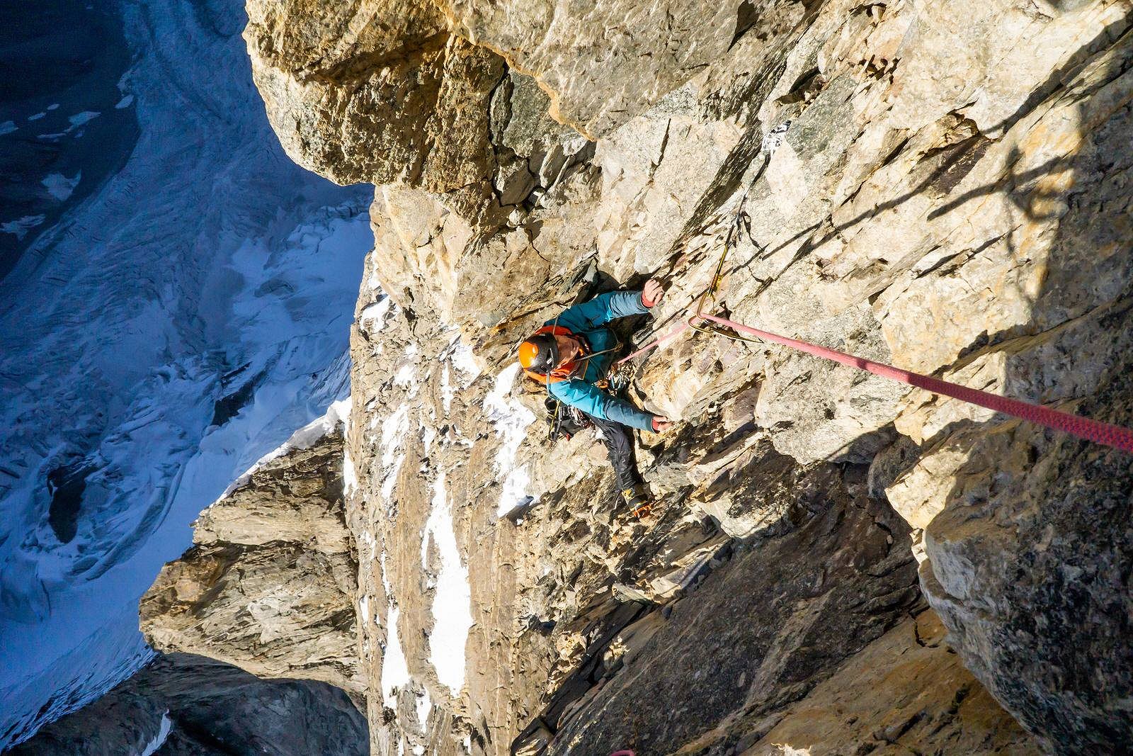 Ally Swinton on the first ascent of The Great Game, Koyo Zum, Pakistan.  © Tom Livingstone