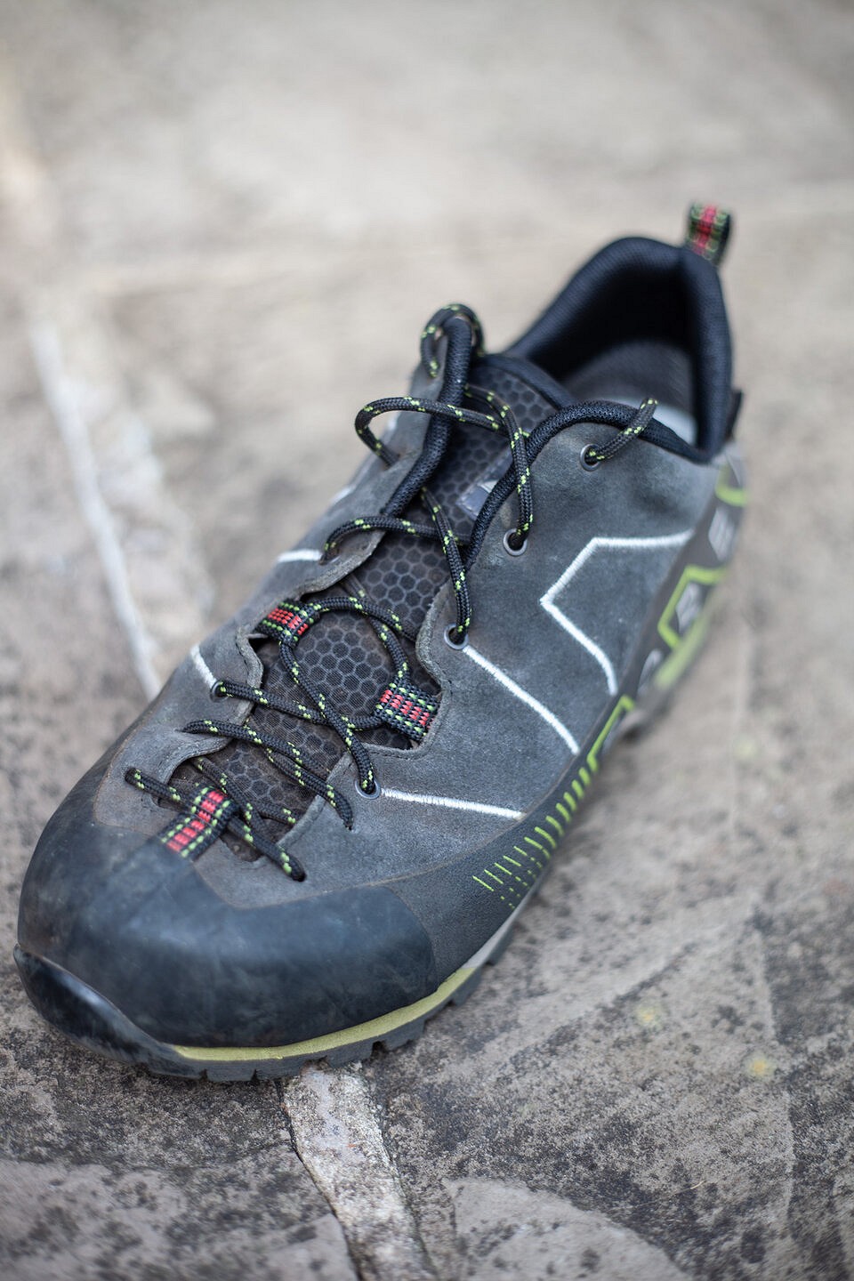 Full length lacing allows a precision of fit (but they're still pretty wide)  © UKC Gear