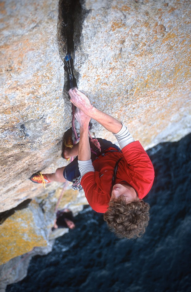 Will Perrin climbing the crack of New Morning  © Ray Wood