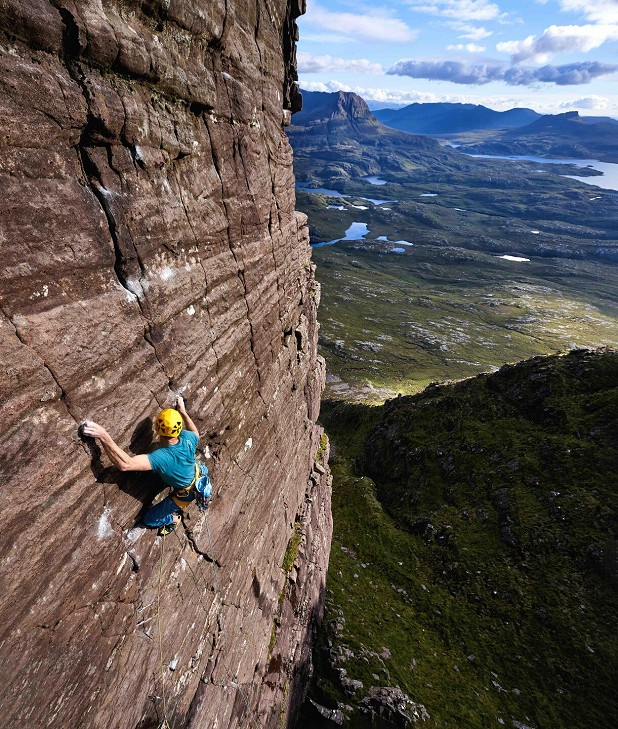 An exhilarating position in the Northwest - Guy Robertson climbing his new route on Suilven, 'Lord of the Isles' E7 6b  © Hamish Frost