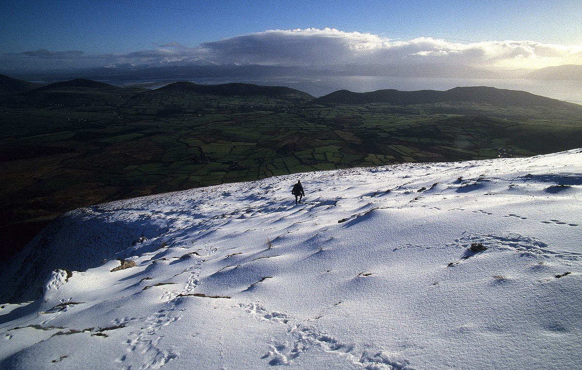 Descending the eastern ridge of Cnoc Mhaoilionain, one of the Irish Dodds  © Myrddyn Phillips