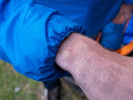 Low profile and elasticated cuffs with insulation to the wrist  © UKC Gear