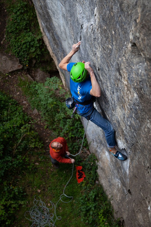 The Mastia perfectly at home on the steep limestone of Stoney Middleton  © UKC Gear