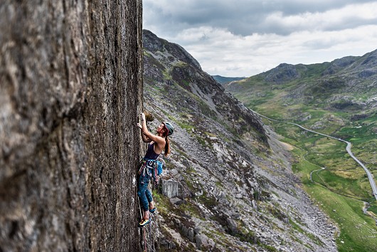 Emma Twyford on the Cromlech Classic  Right Wall   © Marc Langley