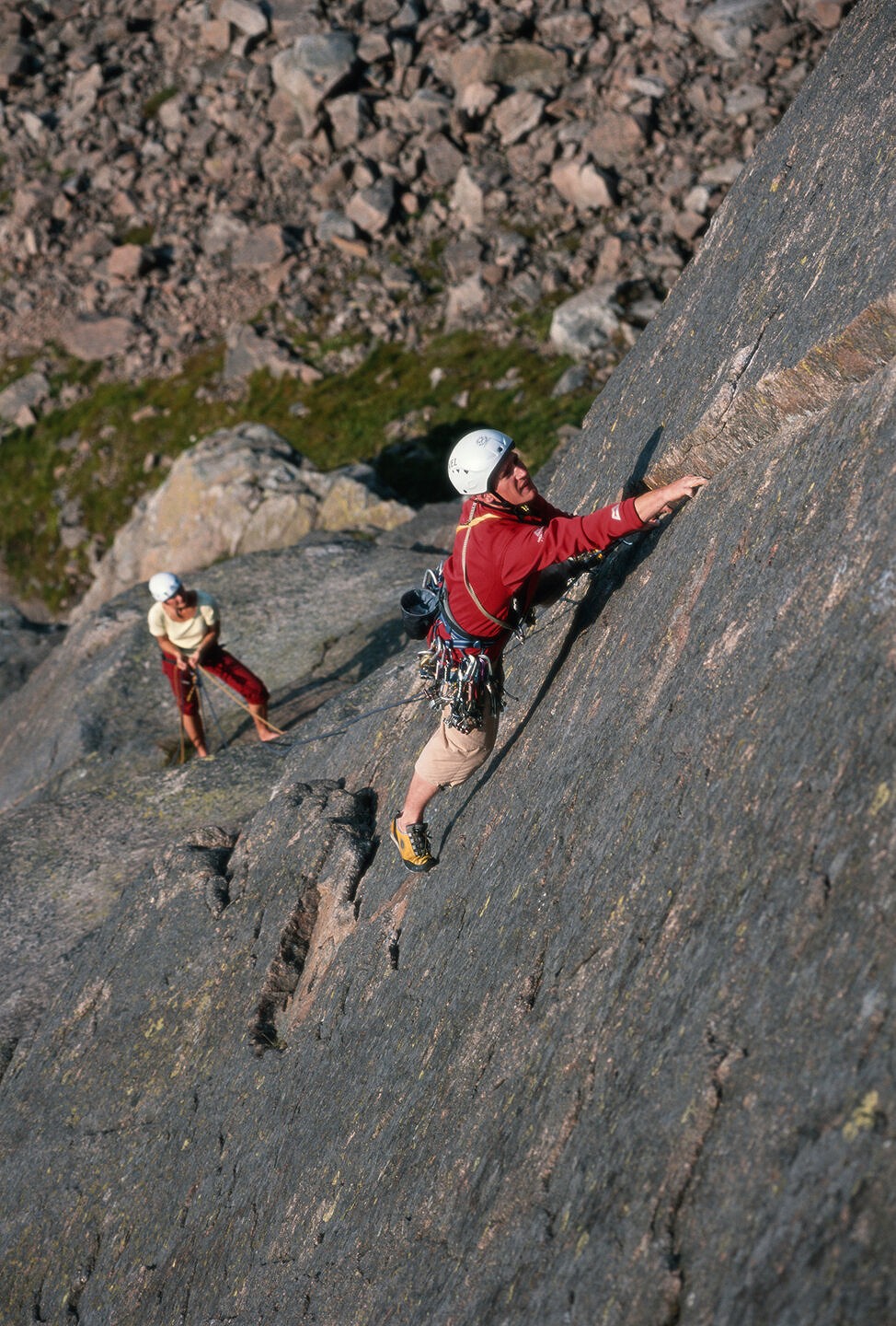 Scott Muir on Pitch 2 of Magic Crack (Jo George belaying)   © Dave Cuthbertson