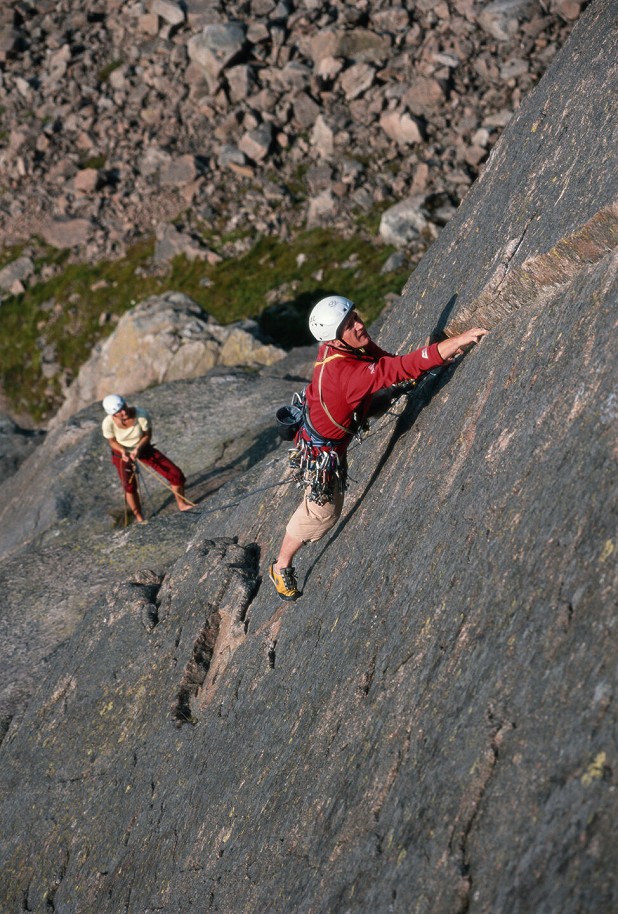 Scott Muir on Pitch 2 of Magic Crack (Jo George belaying)   © Dave Cuthbertson