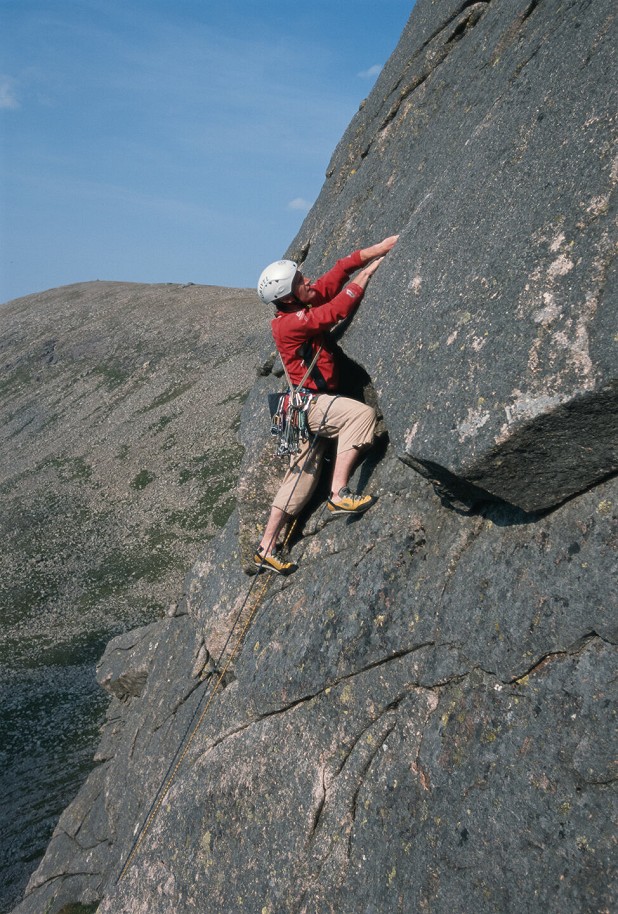 Scott Muir on Direct continuation above the crack  © Dave Cuthbertson