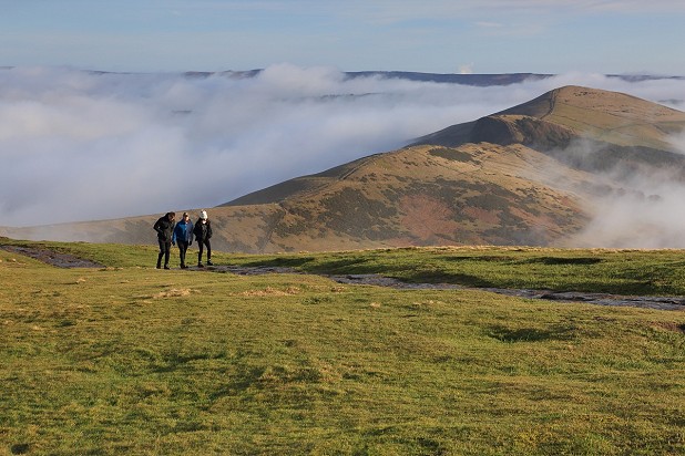 Walking the Great Ridge towards Mam Tor  © Mike Hutton