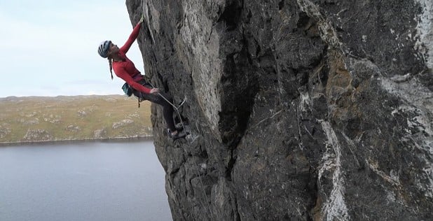 Hannah Smith climbing at the Loch Maree Super Crag.  © BBC Scotland