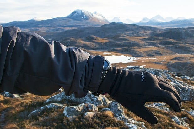 Velcro-adjusted cuffs easily fit over watch, gloves etc  © Dan Bailey