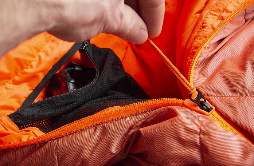 There's an anti-snag zipper and a handy inside mesh pocket  © Dan Bailey
