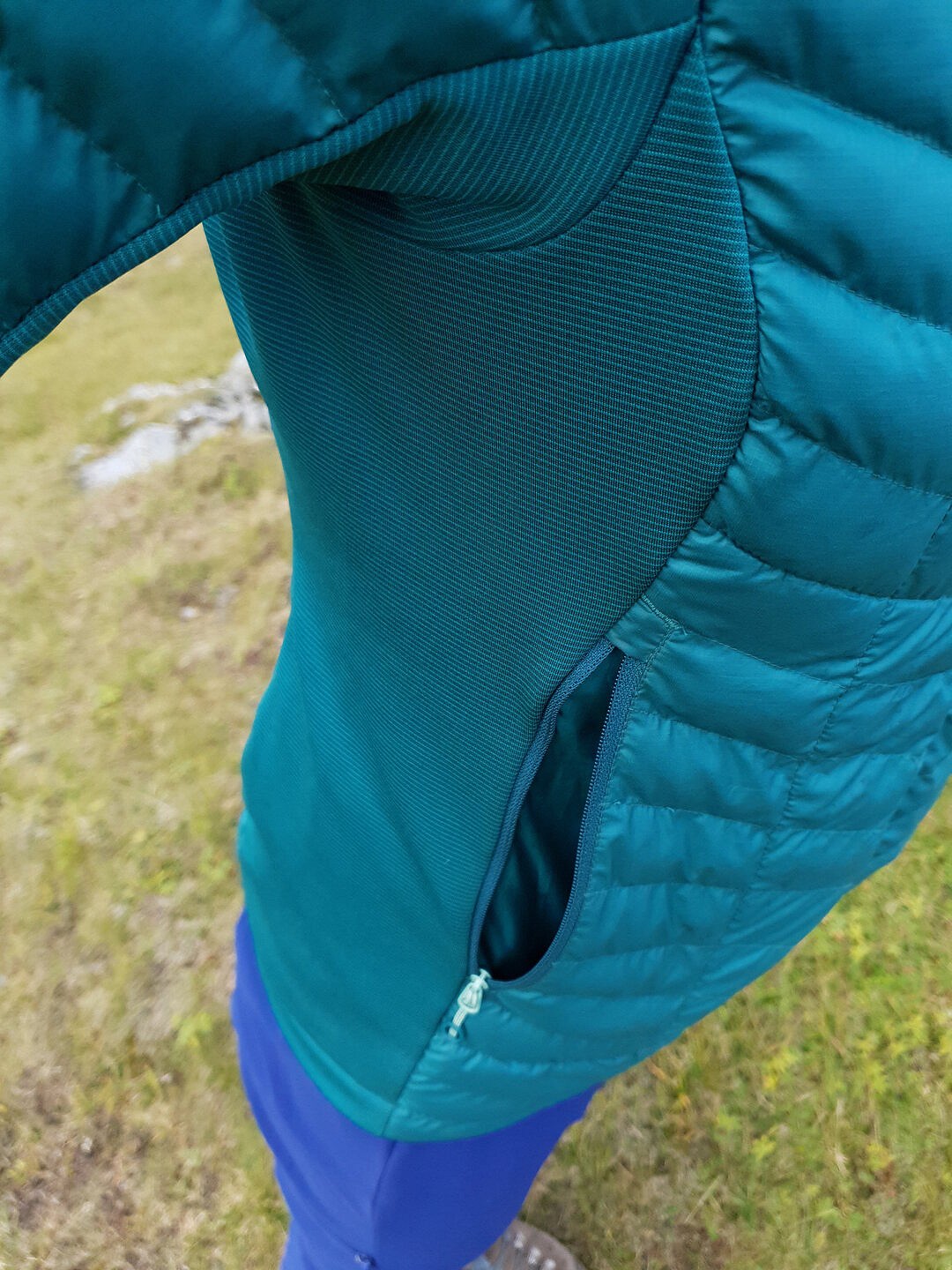 Stretchy side panels give a close fit without limiting movement    © UKC Gear