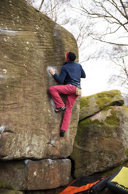 Insecure gritstone smearing: the home of the NIAD VCS...  © UKC Gear