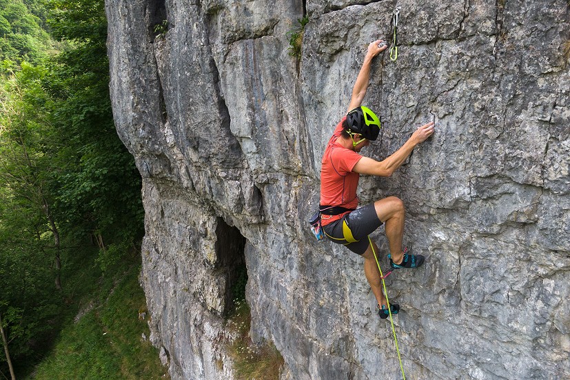 Rob Greenwood in the 2021 Scarpa Boostic at Central Buttress, Water-cum-Jolly.  © UKC Gear