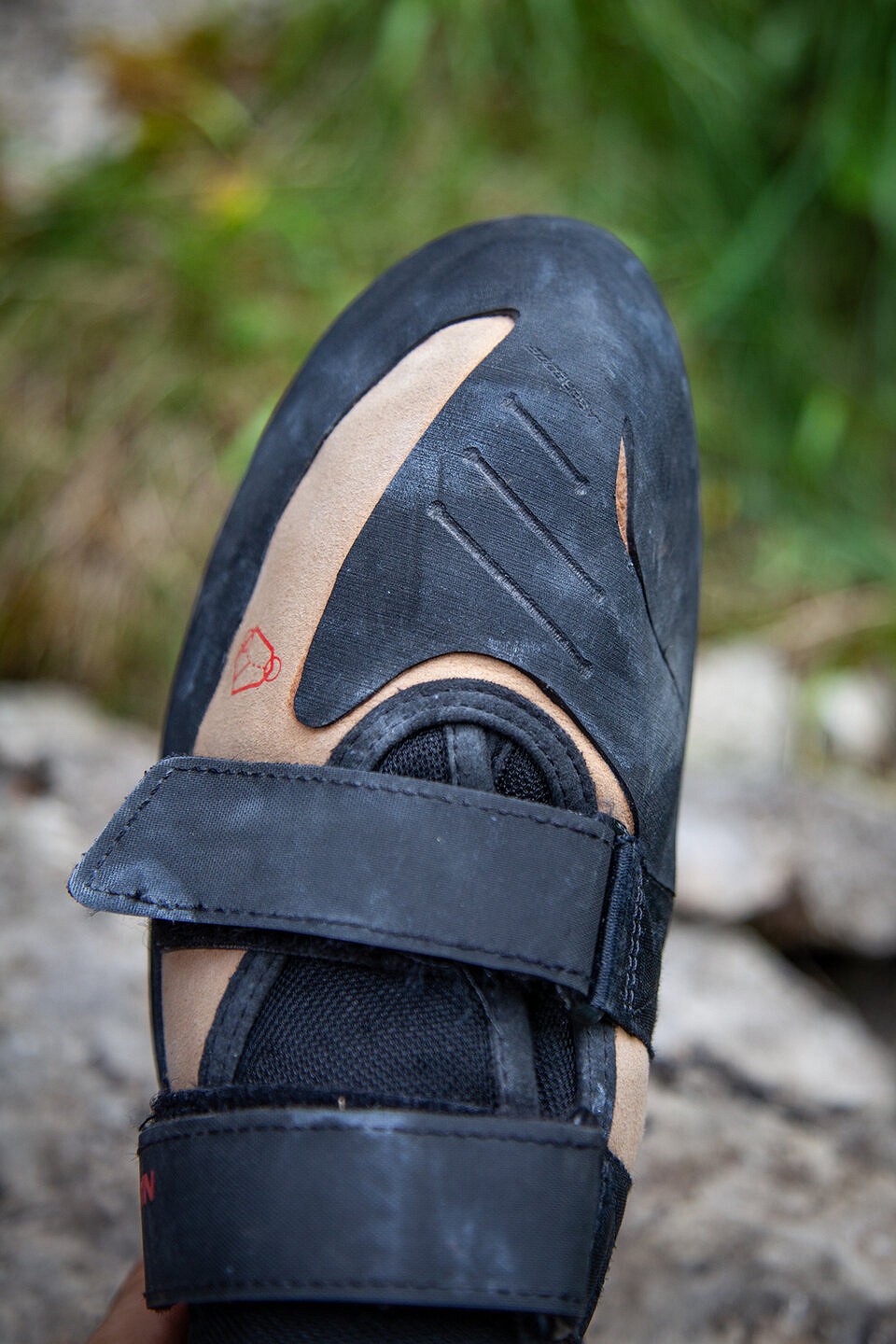 The apex of the toe sits more towards your second toe than your big toe  © UKC Gear