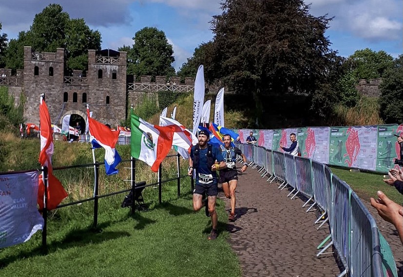 Overall winner Simon Roberts and 2nd overall Russell Bentley sprinting to the finish line at Cardiff Castle  © Jane Harle