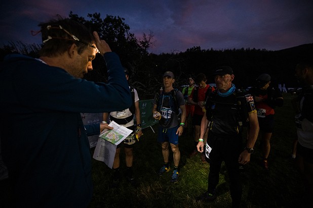 An early morning briefing for runners - expect some sleep deprivation!   © No Limits Photography