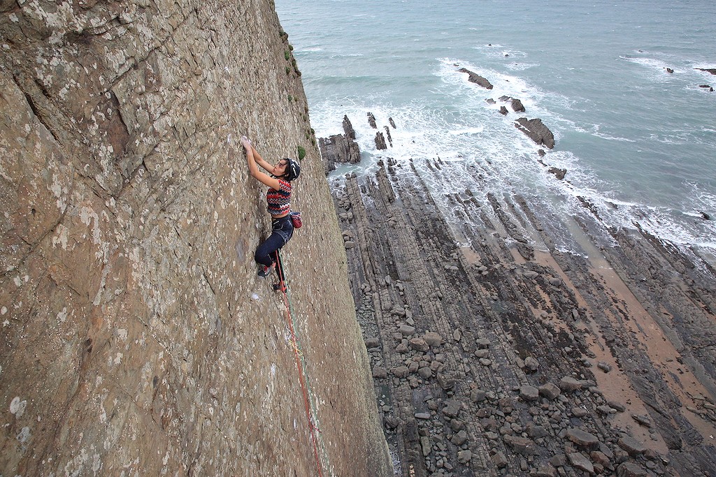 Anna Hazelnutt leads E9 as one of her first trad routes.  © Mike Hutton