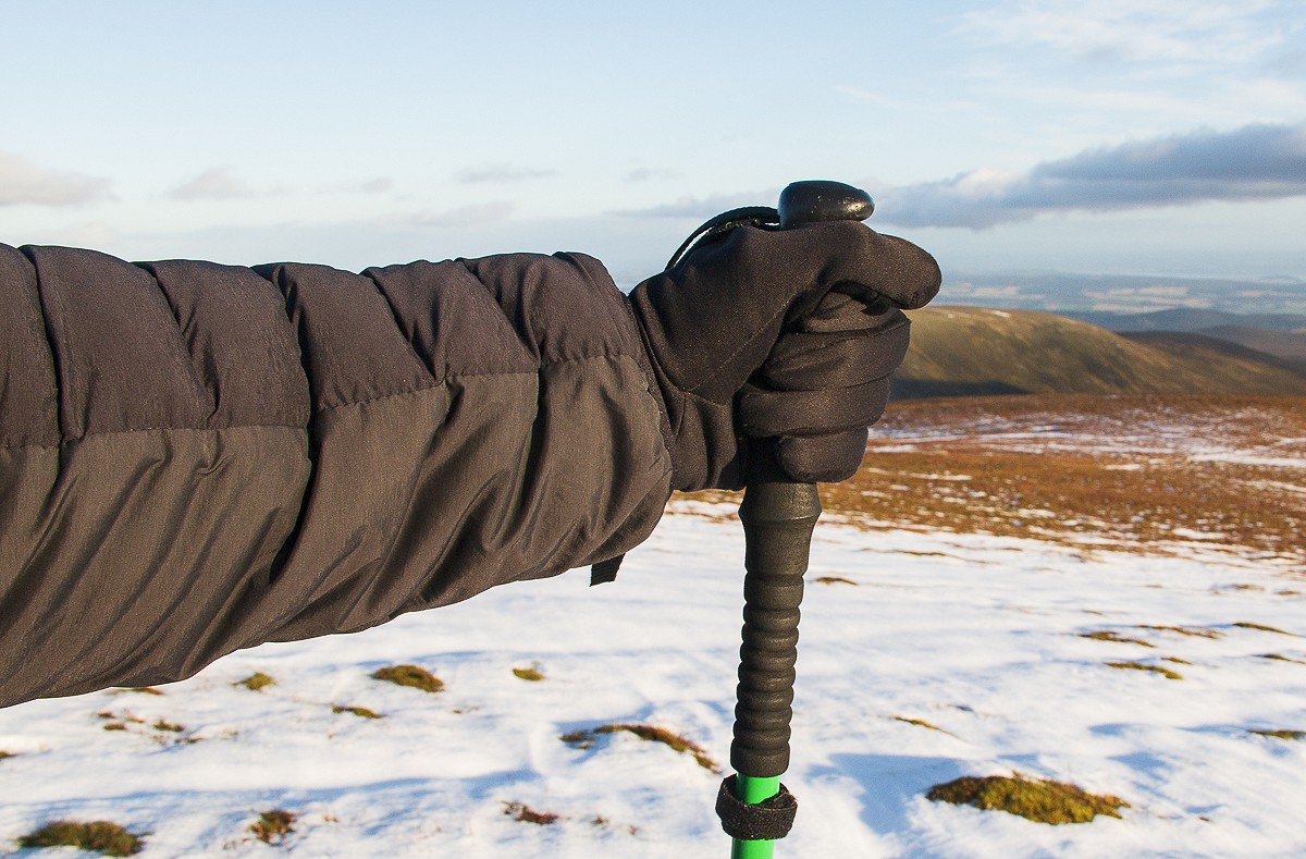 The cuff has no volume adjustment, but stretches enough to fit over most gloves  © Dan Bailey