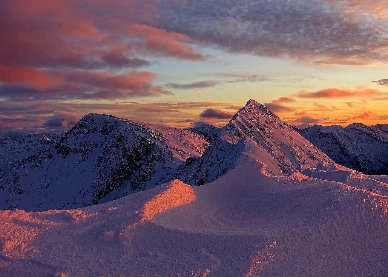 Sunset on the Devil's Ridge, Mamores  © Jamie Hageman