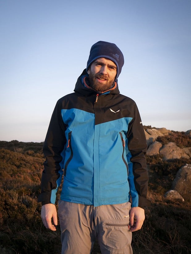 It's trim-fitting and fairly short in the hem  © UKC Gear
