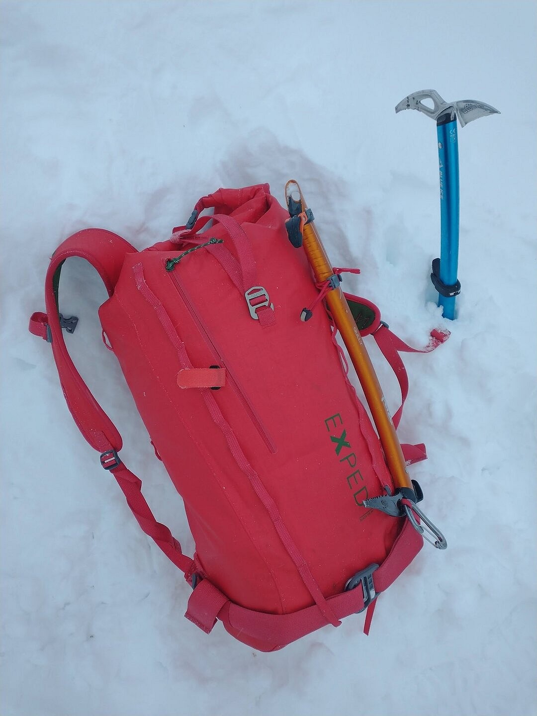 External zipped pocket is hard to use when the pack's full  © Toby Archer