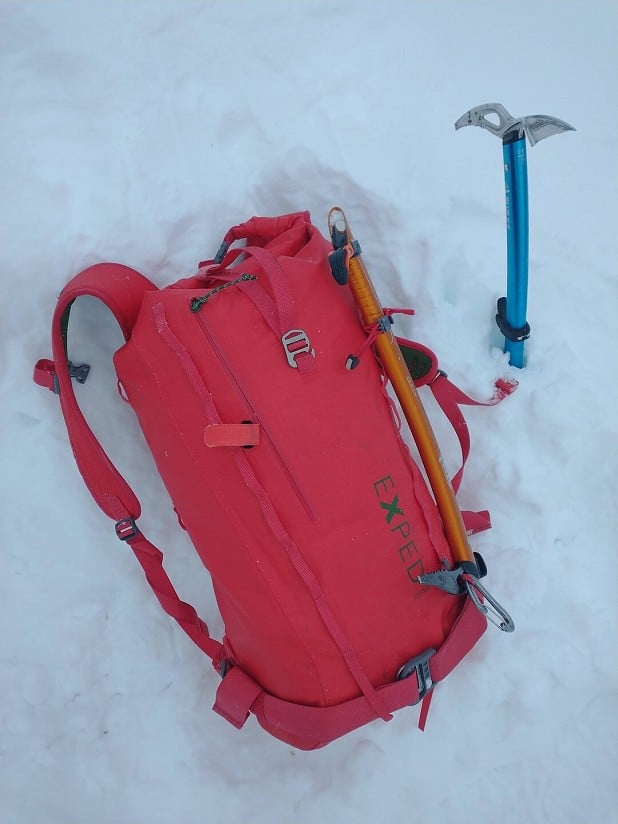 External zipped pocket is hard to use when the pack's full  © Toby Archer