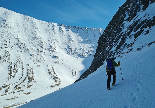 Michael rounding the base of tower ridge - approaching Minus Two Gully.  © euan maharg