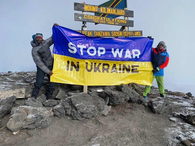 Russian guide Vladimir Kotlyar and a friend took an anti-war banner up Mt. Kilimanjaro.  © Vladimir Kotlyar