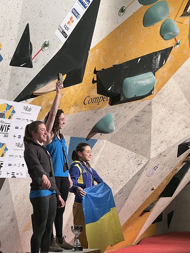 The women's podium with Jenja Kazbekova proudly holding the Ukrainian flag  © UKC