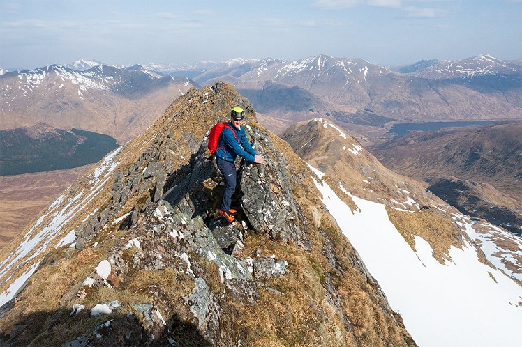 Looking for winter and finding spring, on the short but sweet North Ridge of Aonach air Chrith   © Dan Bailey - UKHillwalking.com