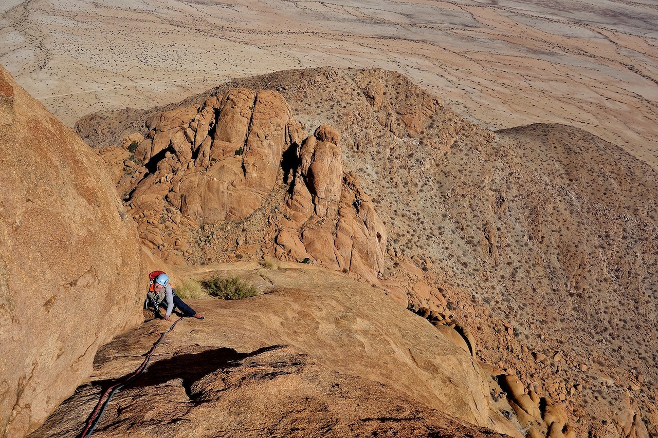 John Fraser on the upper part of The Spitzkoppe Normal Route.  © Robert Durran