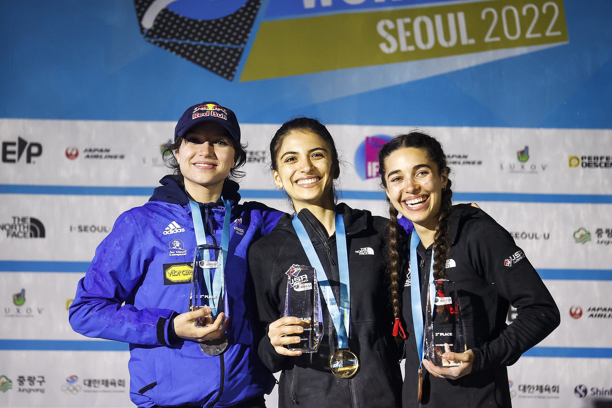 Women's podium: Bertone, Grossman, Raboutou.  © Dimitris Tosidis/IFSC