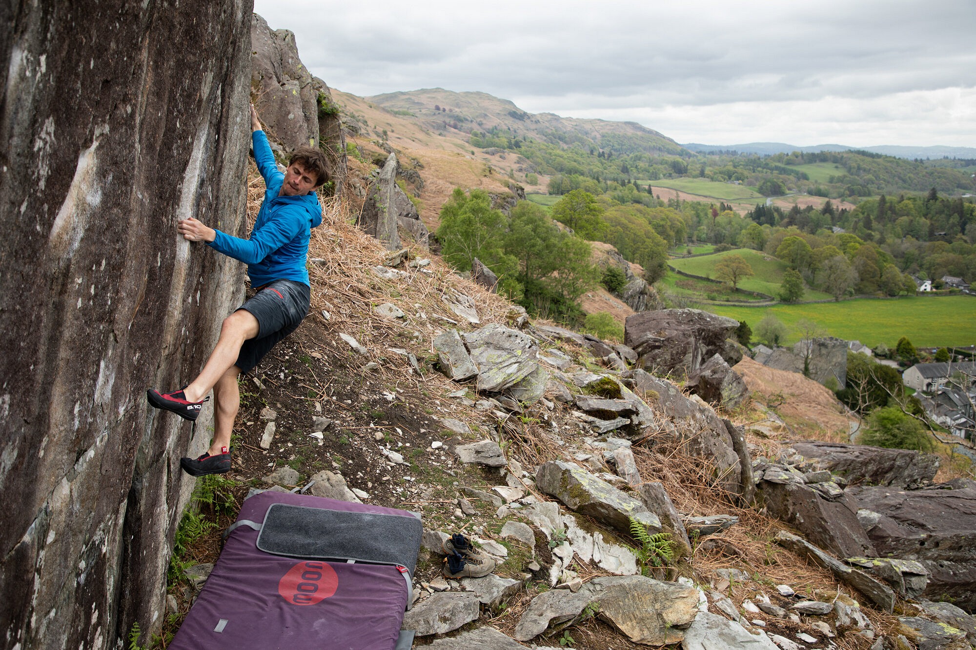 Bouldering in the NIAD Moccasyms on Feeling Rough   © UKC Gear