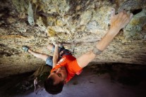 Marcin on the final moves of Sikau Tot 8a