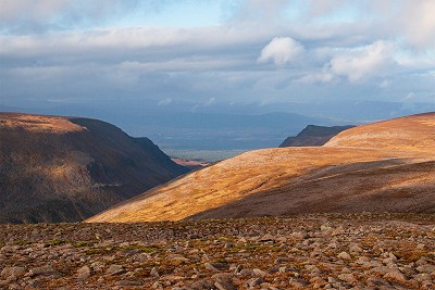 Sron na Lairig and Creag an Leth-choin from the Macdui plateau  © Dan Bailey - UKHillwalking.com