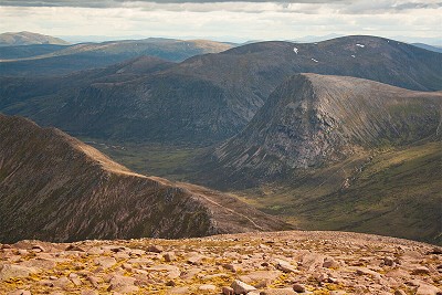 Tiny Corrour bothy and the Devil's Dong, on the descent from Ben Macdui into the Lairig Ghru  © Dan Bailey - UKHillwalking.com