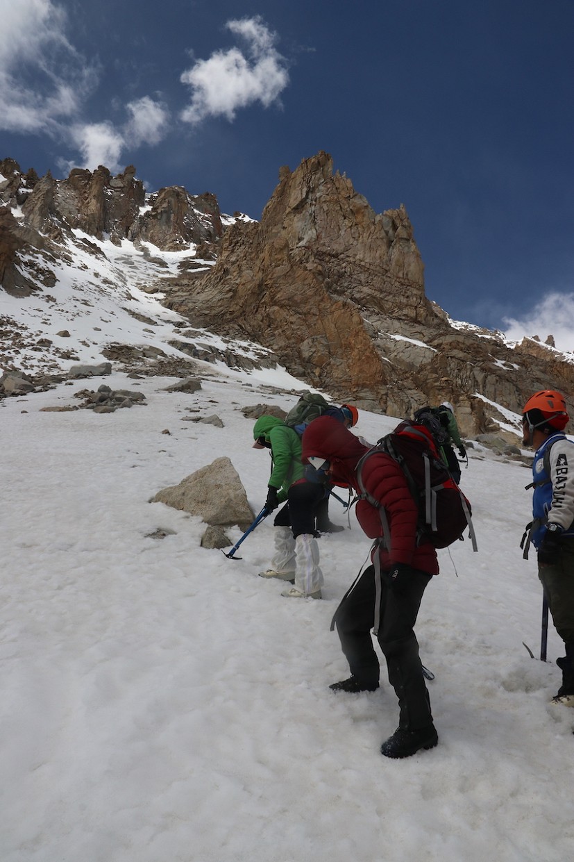 Snow skill training in the Khardung Pass.  © Andreas Andreou