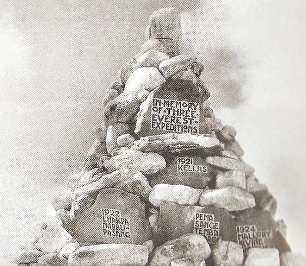 An early Everest memorial, now sadly vanished  © MEF