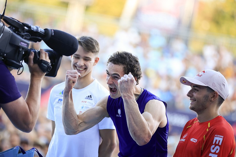 Adam Ondra was ecstatic to win gold in Lead.  © Dimitris Tosidis/IFSC
