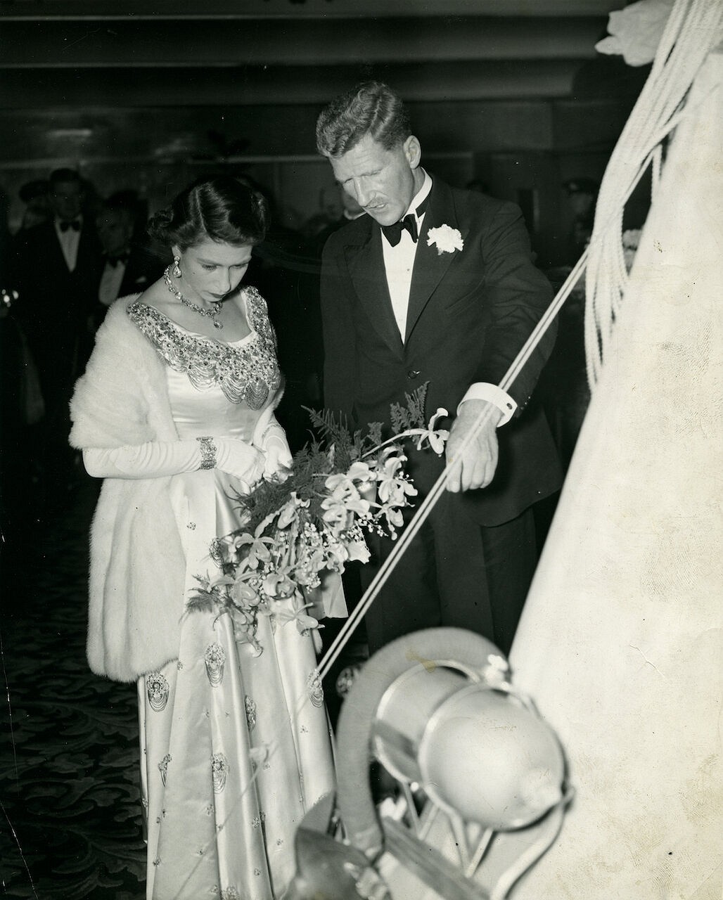 Sir John Hunt showing oxygen apparatus to HM the Queen, 21 October 1953.  © (RGS-IBG: 026633)