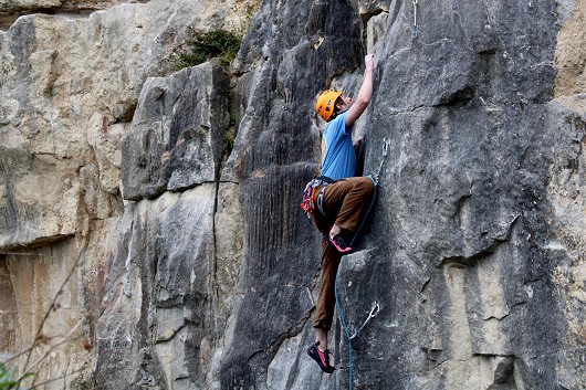 Mike climbing at the Cuttings in Portland  © Savini Rajapakse