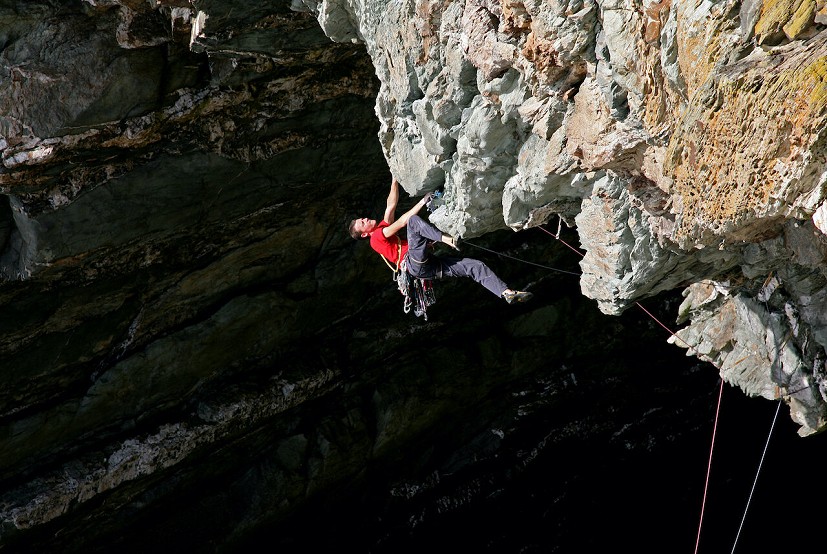 Jack Geldard making the 2nd ascent of Pre Cambrian Wrestler (E7 6b) at Penlas Rock, Gogarth, in 2007.  © Dave Pickford
