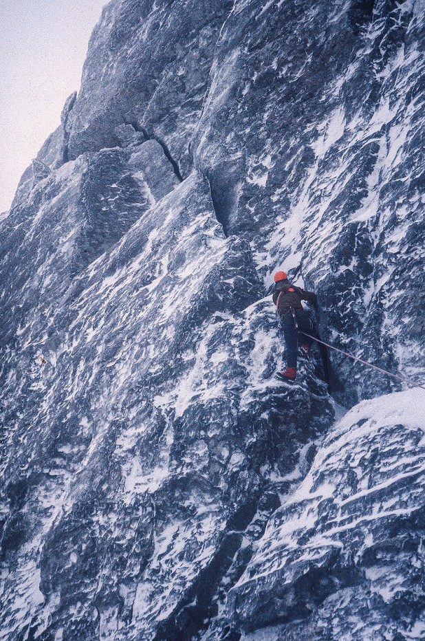 Chris Cartwright on the first ascent of Flakewalk  © Simon Richardson
