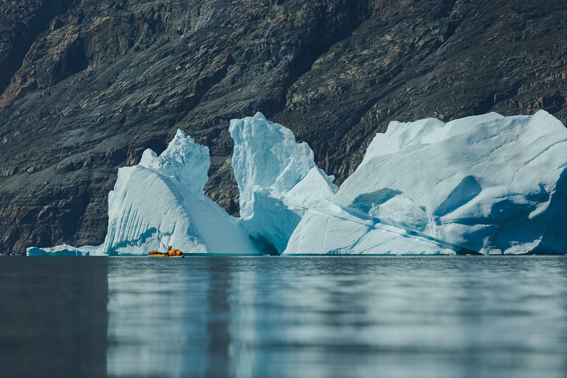 Paddling past huge icebergs near the Karrat Ice-Fjord  © Jaron Pham @jaronpham