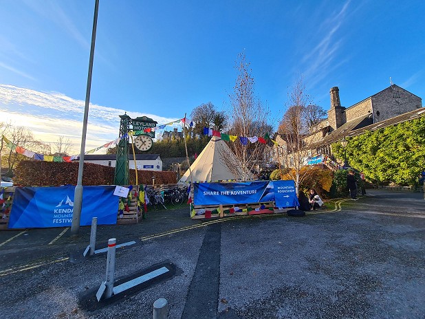 A sunny morning at Kendal Mountain Festival 2022.  © Natalie Berry